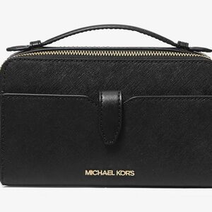 Micheal Kors crossbody bag